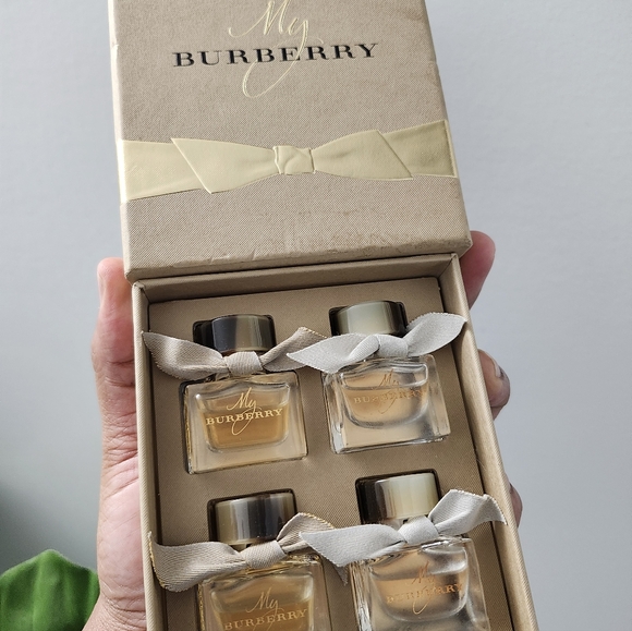 BURBERRY - Picture 3 of 8